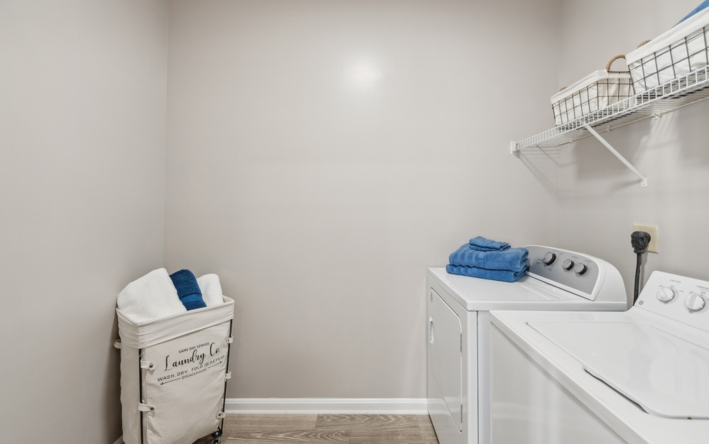 B5 - 2 bedroom floorplan layout with 2 bathrooms and 1111 square feet (Laundry Room)