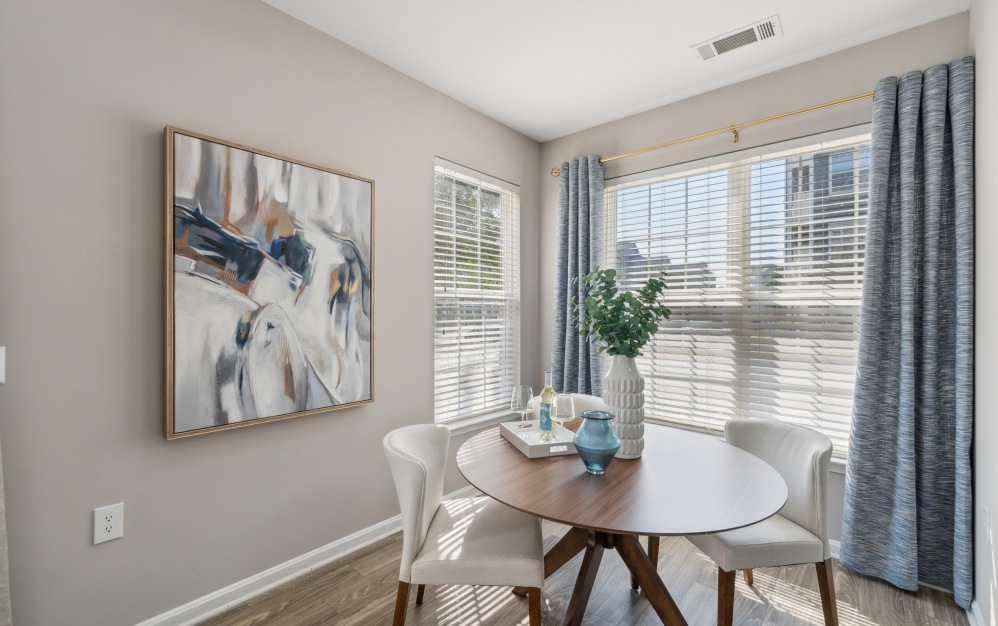 B5 - 2 bedroom floorplan layout with 2 bathrooms and 1111 square feet (Dining Room)