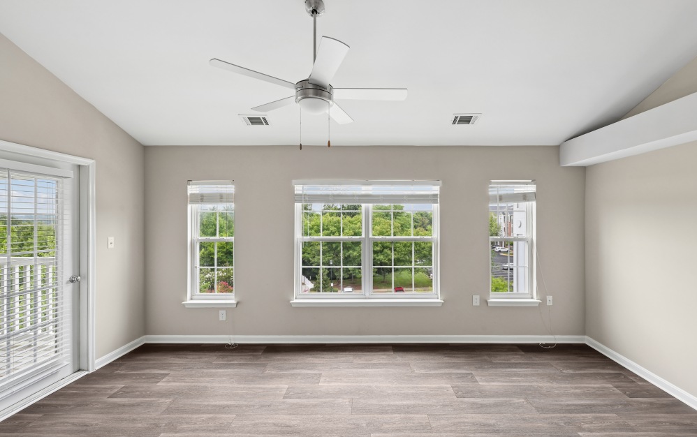 B1 - 2 bedroom floorplan layout with 1 bathroom and 893 square feet (Living Room)